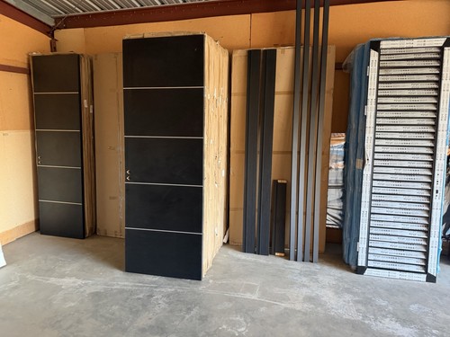 New modern black - 8’, interior